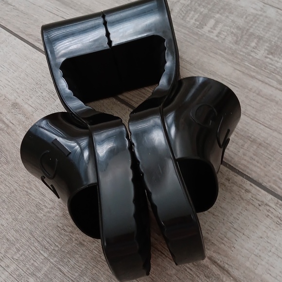 GUCCI..RUBBER HEEL SLIDES..SIZE 39 - Picture 3 of 8